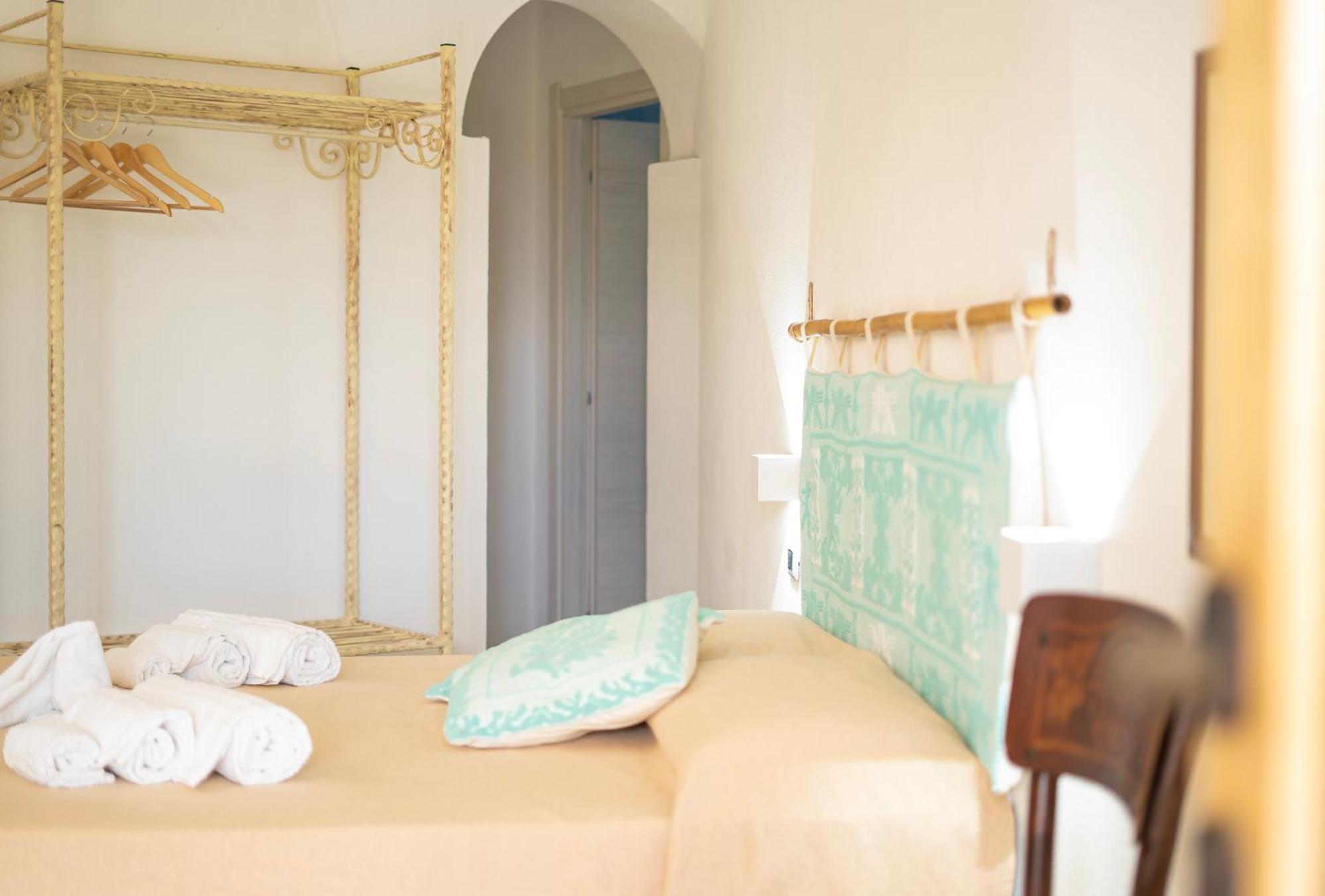 Hotel Essenza Di Mirto ラ・カレッタ エクステリア 写真